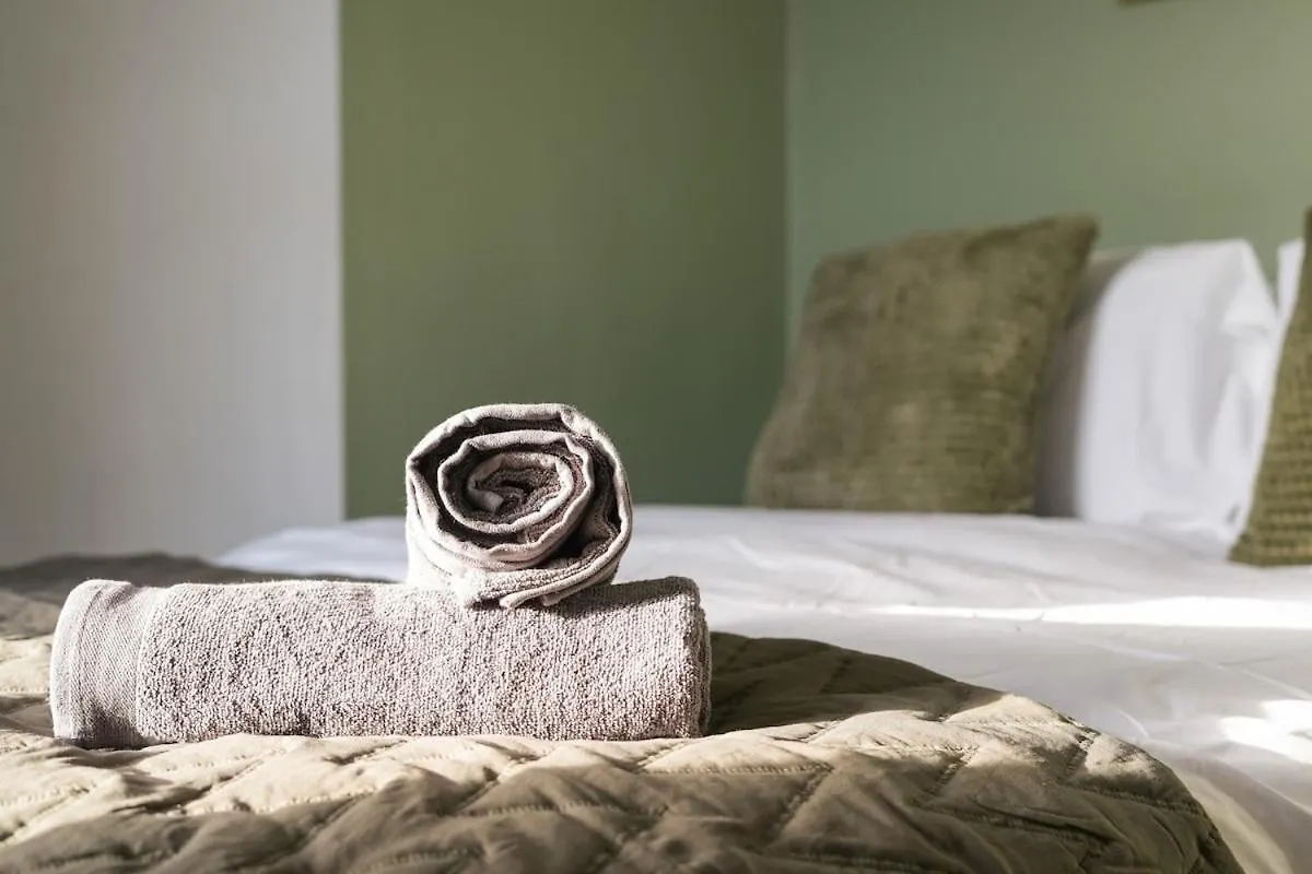 Modern 2 Bed Apartment In Hillsborough With Free Secure Parking - Hosted By Stay Host Save Sheffield 0*,